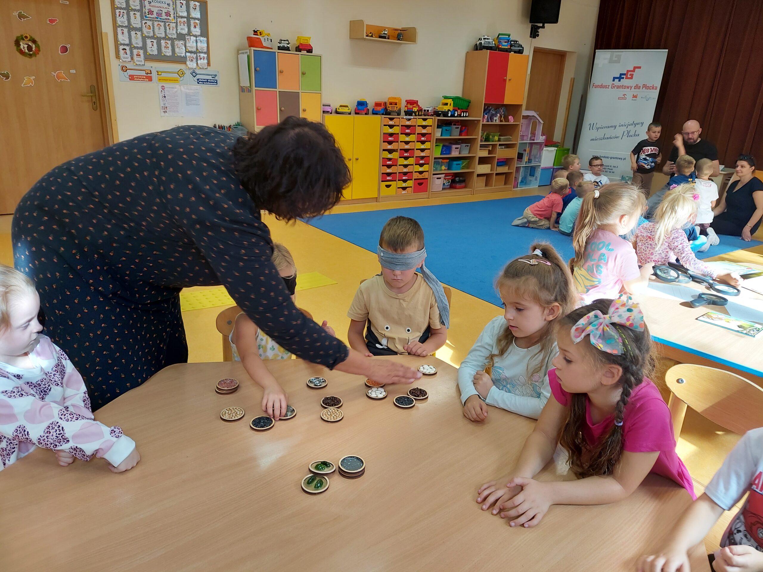 Grupa Stokrotki na zajęciach ” Każdy jest cudem”